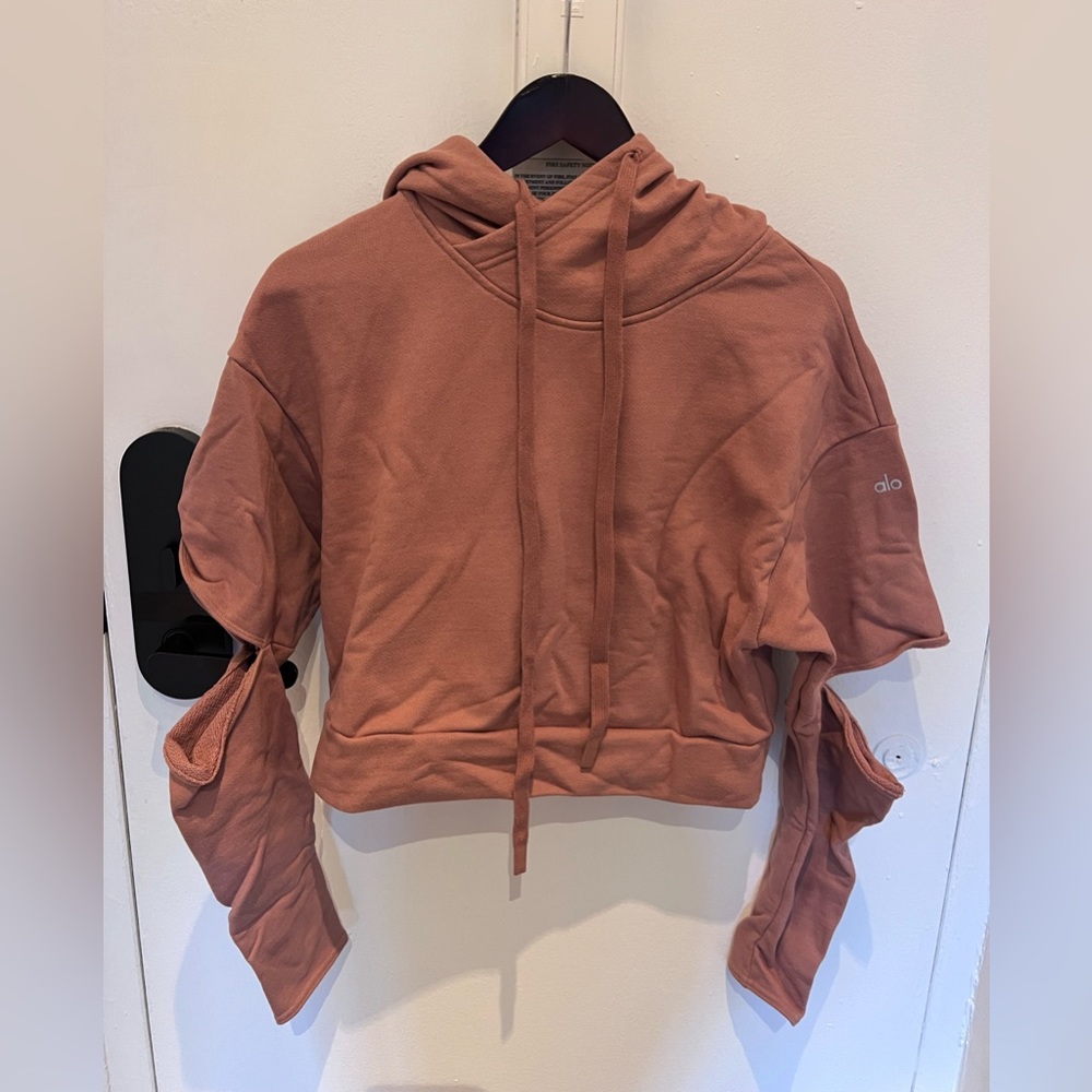 MOVING SALE HUGE DISCOUNTS!!- Alo Cropped Hoodie NEW ❤️